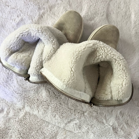 Moncler Suede Glitter Accent Winter Boots
Moncler Suede Boots - Picture 8 of 11